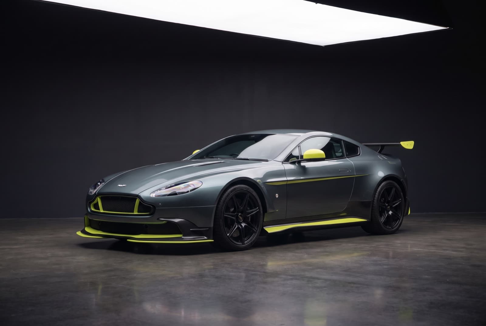 Aston Martin V8 / V8 Vantage (klassiek) (1972-1989)